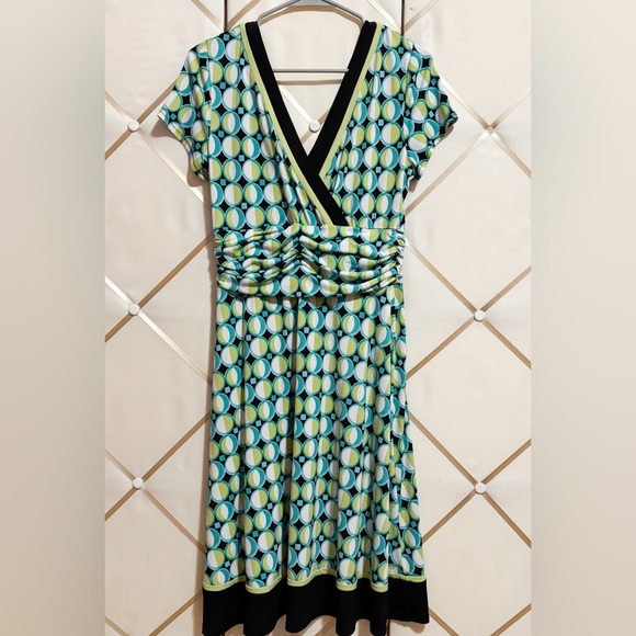 🛑CLEARANCE😮 Studio I Petite | Geometric Ruched V-Neck Dress | Size 14P | EUC - Picture 2 of 4